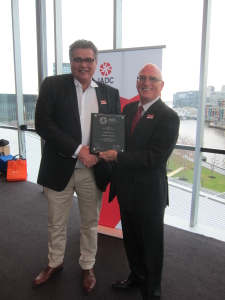John O’Brien, Nabors PNG, receives the Onshore Winners Plaque from Derek Morrow, IADC Regional Representative, presented during the Australasia Chapter AGM held in Melbourne